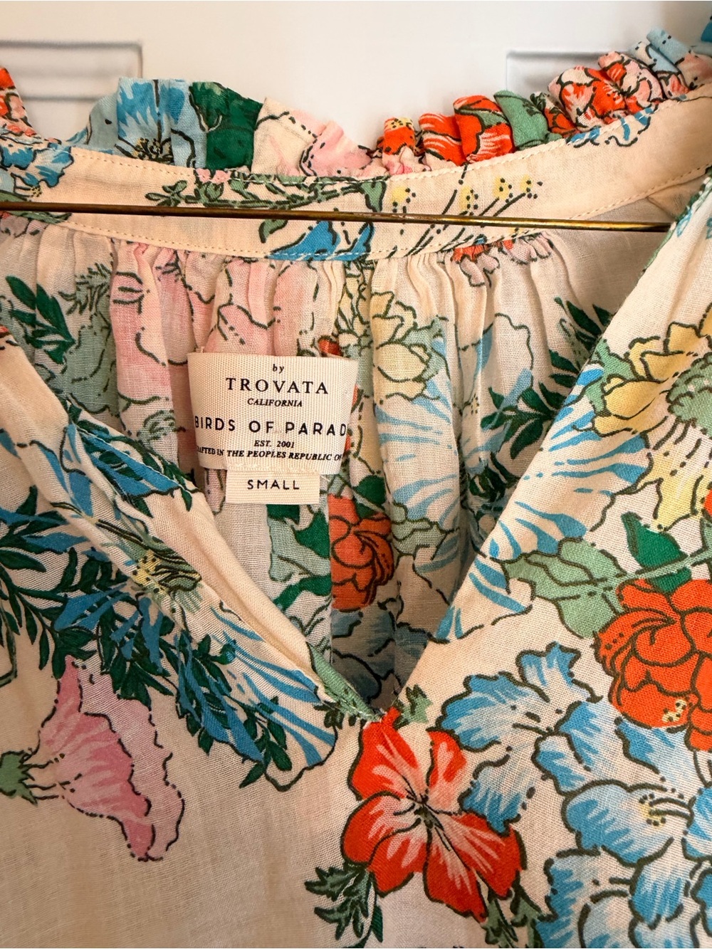 Trovata Birds of Paradis Floral Ruffle Blouse – Size Small - Picture 3 of 3